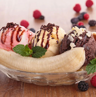 Банановый сплит - десерт из мороженого